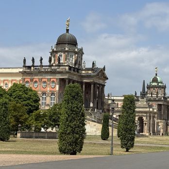 Magic Bus Berlin - Palace grounds - Bus Tours Near Me - Berlin, BE Magic Bus Berlin - Palace grounds - Bus Tours Near Me - Berlin, BE