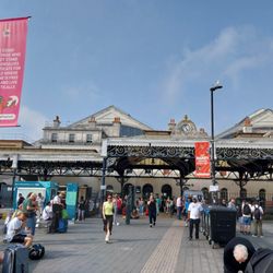 Brighton Railway Station - Outside