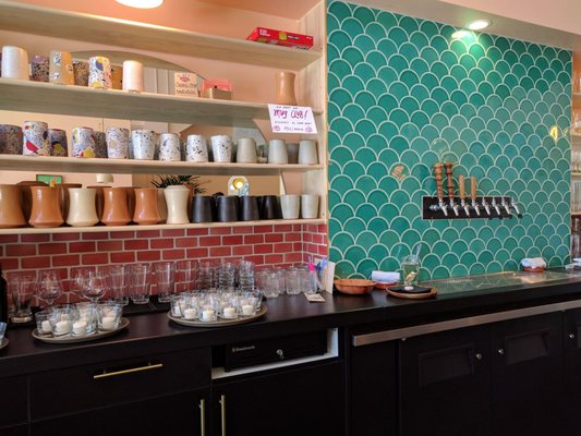 Roses' Taproom by null