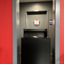 Sizzlin Smash - Restroom