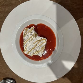 Sphère Restaurant - Dessert - strawberry with light meringue - French Near Me - Paris