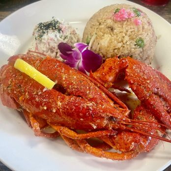Guieb Cafe - whole lobster meal - New American Near Me - Honolulu, Hawaii