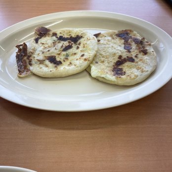 Con Sabor Salvadoreño - Jalapeño and cheese pupusa - Salvadoran Near Me - San Fernando Valley, California Con Sabor Salvadoreño - Jalapeño and cheese pupusa - Salvadoran Near Me - San Fernando Valley, California