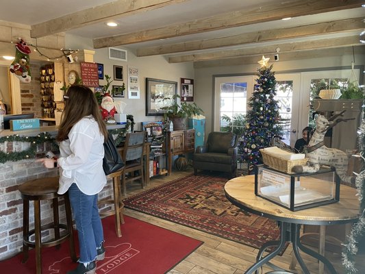 Sky Ranch Lodge by null