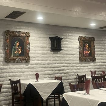 India Kitchen Tustin, CA - Beautiful decor and Indian music playing in the background - Indian Near Me - Tustin, California