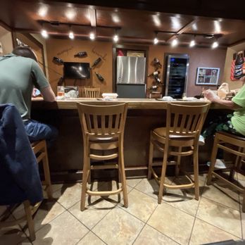 Giorlando's Restaurant - Standing room only - Italian Near Me - Metairie, Louisiana