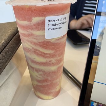 Miss Cheese Tea Cafe - Strawberry Sunset Yakult - Bubble Tea Near Me - Pasadena, California