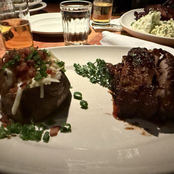 Houston's Restaurant - My ribs were raw - Steakhouses Near Me - Pasadena, California