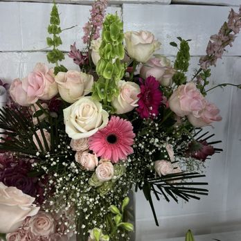 800Rosebig - Flower Arrangements - Florists Near Me - Newport Beach, California 800Rosebig - Flower Arrangements - Florists Near Me - Newport Beach, California