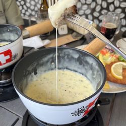 Base Cafe - Fondue