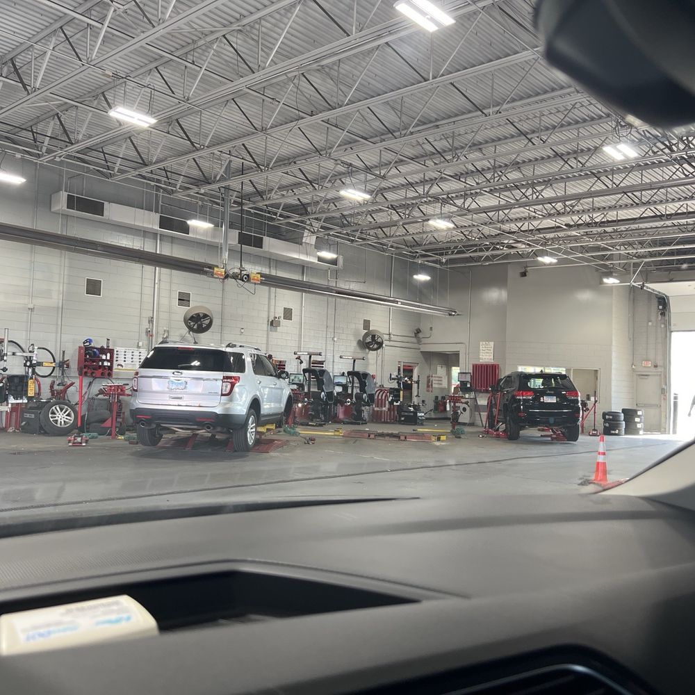 Discount Tire - 6 technicians standing around while 4 cars waited for tire air check. I called their number 3 times and 3 times it just rang. - Tires Near Me - Joliet, Illinois Discount Tire - 6 technicians standing around while 4 cars waited for tire air check. I called their number 3 times and 3 times it just rang. - Tires Near Me - Joliet, Illinois