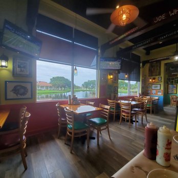 Pinchers - Seating Inside - Seafood Near Me - Venice, Florida