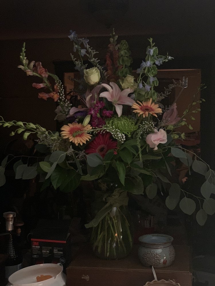 FLOWERS BY LISA Updated July 2024 18 Reviews 33 Hemingway Ave