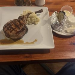 Longbranch Steakhouse - Tomahawk Porkchop