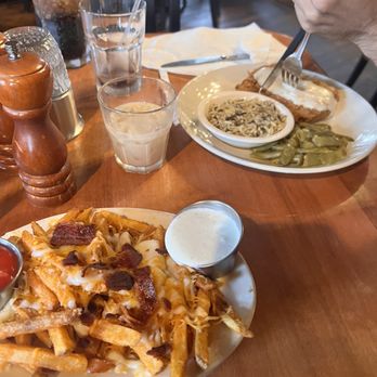 The Old Talbott Tavern - Stagecoach fries and chicken fried steak - Bars Near Me - Bardstown, Kentucky