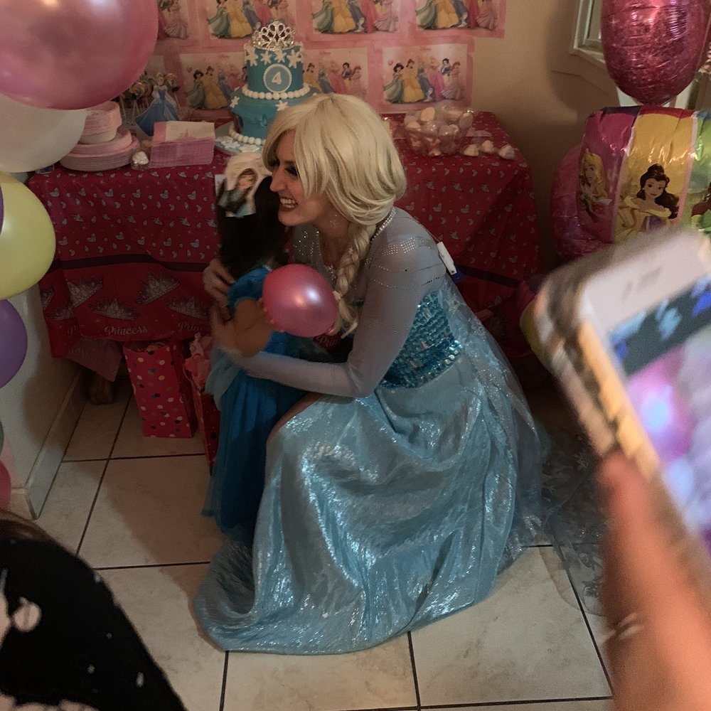 Balloons With A Twist - Best Elsa! - Face Painting Near Me Balloons With A Twist - Best Elsa! - Face Painting Near Me