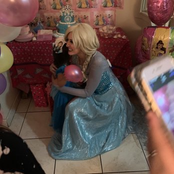 Balloons With A Twist - Best Elsa! - Face Painting Near Me