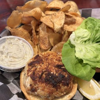Gettysburg Eddie's - Crab cake sandwich with house made chips - New American Near Me - Gettysburg, Pennsylvania Gettysburg Eddie's - Crab cake sandwich with house made chips - New American Near Me - Gettysburg, Pennsylvania