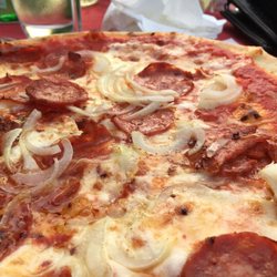 Charly - Pizza ca. 8€