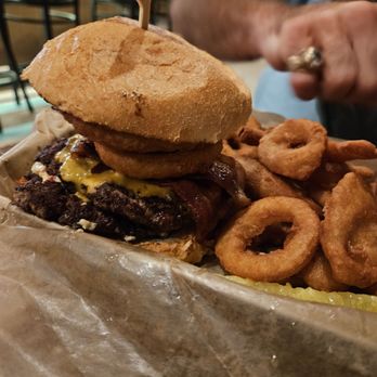 Lavery Brewing - Smash burger - Brewpubs Near Me - Erie, Pennsylvania Lavery Brewing - Smash burger - Brewpubs Near Me - Erie, Pennsylvania