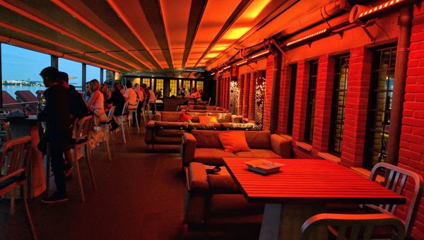 Skyline Rooftop Bar by null