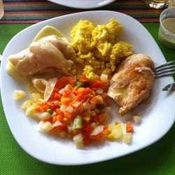 Zimbrus - Frango, seleta de legumes, farofa de ovos, batata soute e molho de gorgonzola!