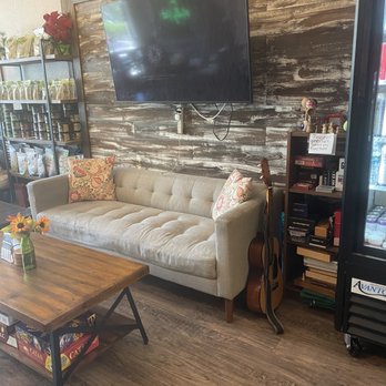 The Muddy Root - Chill area - Coffee & Tea Near Me - Orlando, Florida