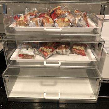 La Quinta Inn & Suites - Day old muffins that were replaced by the front desk clerk after we asked - Hotels Near Me - Baltimore, Maryland La Quinta Inn & Suites - Day old muffins that were replaced by the front desk clerk after we asked - Hotels Near Me - Baltimore, Maryland