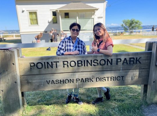Point Robinson Lighthouse by null