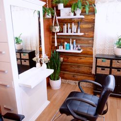 Emerald Grove Salon - Styling station