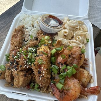 Maui's on Main - Burgers Near Me - San Antonio, Texas