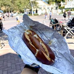 Edelweiss Snacks - Garlic Cheesy Brat (Available from 8/24/24 - 11/14/24)