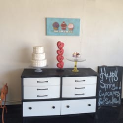 Designer Cakes Bakery - Decor