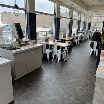 Crack'd Kitchen and Coffee - Dining area - Breakfast & Brunch Near Me - Salem, New Hampshire