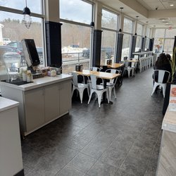 Crack'd Kitchen and Coffee - Dining area