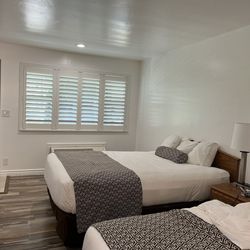 Hanging Lake Inn - Pillows are very plush!