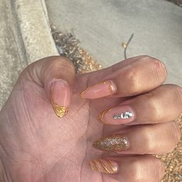 Nails, both hands are the same. Nails, both hands are the same.