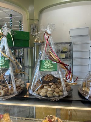 Assal Pastry by null
