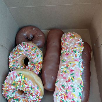 Neidas Palace - Half a dozen between $9-$10 - Donuts Near Me - Hesperia, California Neidas Palace - Half a dozen between $9-$10 - Donuts Near Me - Hesperia, California
