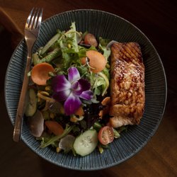 Warike Restobar - SALMON SALAD
Grilled salmon, tomato, asparagus, corn, lettuce mix with house special balsamic dressing.