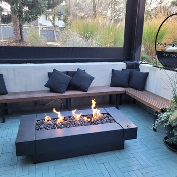 Haven Kitchen + Bar - Outdoor fire pit waiting area - very cozy! - Cocktail Bars Near Me - Langley City, British Columbia