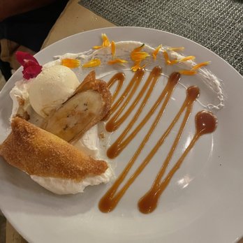 Oasis on the Beach - Apple Banana Spring Roll - Hawaiian Near Me - Kapaa, Hawaii