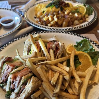 Black Bear Diner Roseville - Turkey club and Joe's Hobo Omelette (1300-1610 cal) - American Near Me - Roseville, California Black Bear Diner Roseville - Turkey club and Joe's Hobo Omelette (1300-1610 cal) - American Near Me - Roseville, California