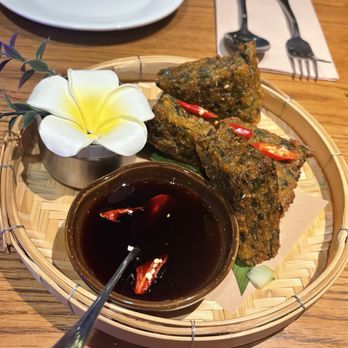 Bai Tong Thai Street Cafe - Thai Near Me - Seattle, Washington