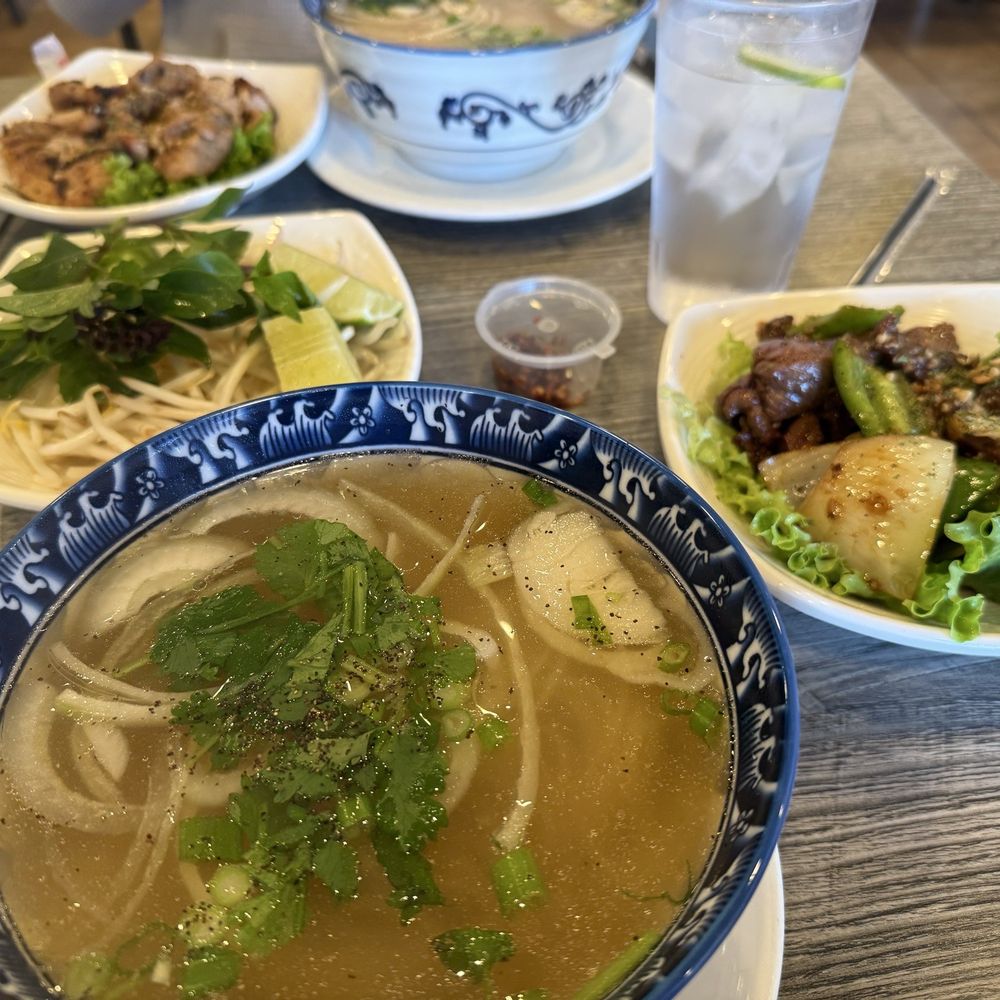 Filet mignon / shaken beef pho and chicken pho