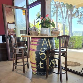 Cellers Avgvstvs Forvm - A pretty setting - Wineries Near Me - El Vendrell, T