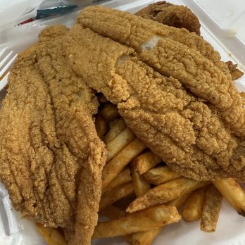 Luna's Chicken N' Seafood - Seafood Near Me - Gladstone, Missouri
