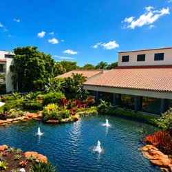 Miami Lakes Hotel - Lagoon and courtyard area