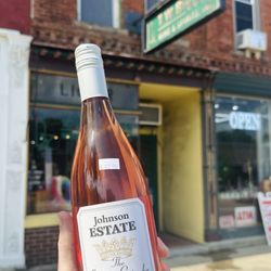 T.W. Biggins - Johnson Estate sparkling Catawba