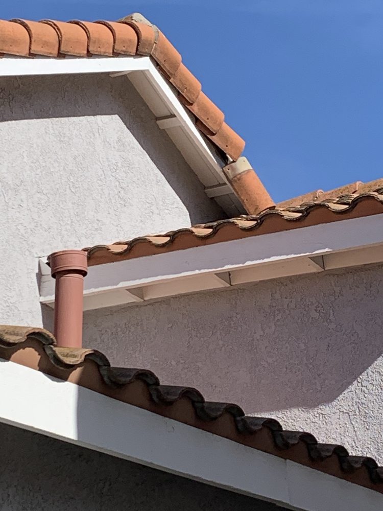 Slide of Ruiz Roofing